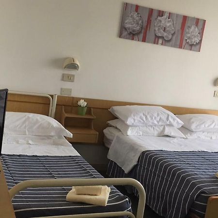 Hotel Savini Rimini Buitenkant foto