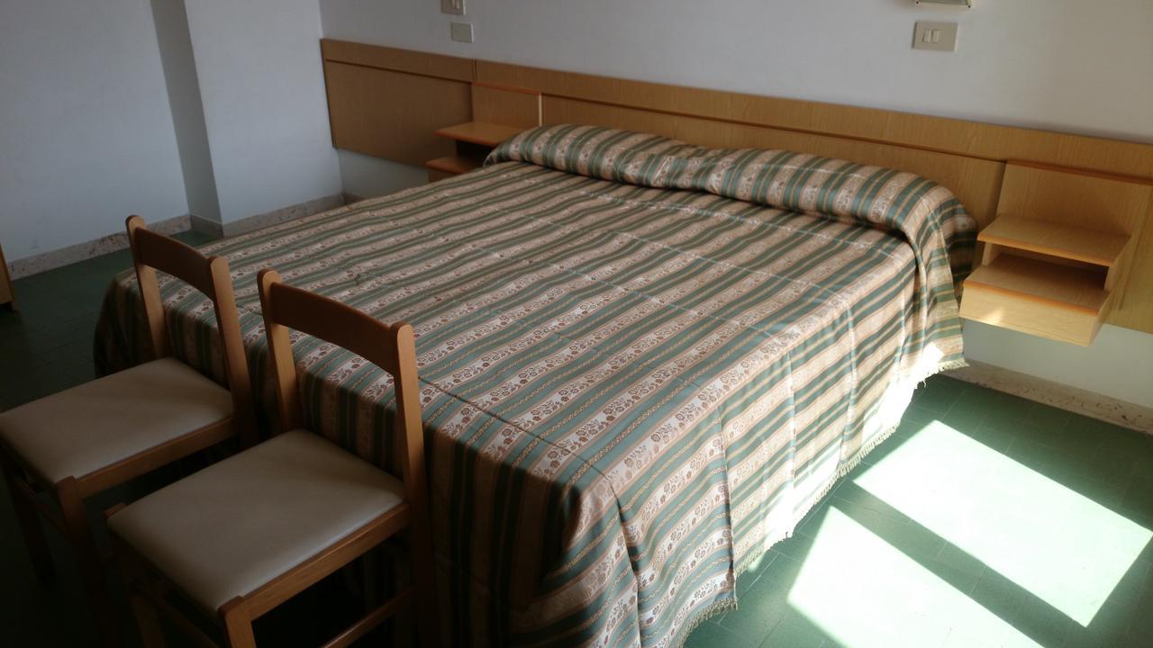 Hotel Savini Rimini Buitenkant foto