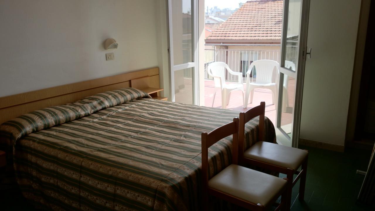 Hotel Savini Rimini Buitenkant foto