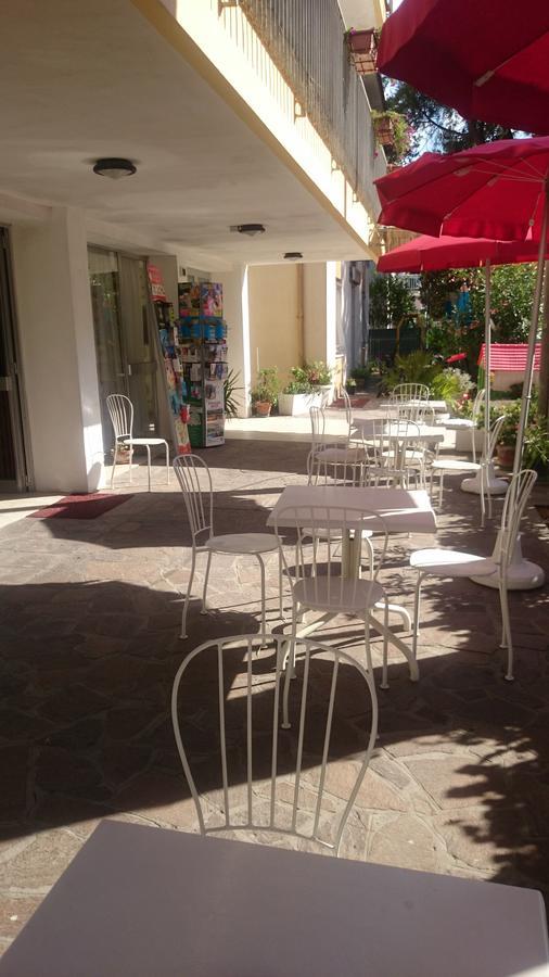 Hotel Savini Rimini Buitenkant foto